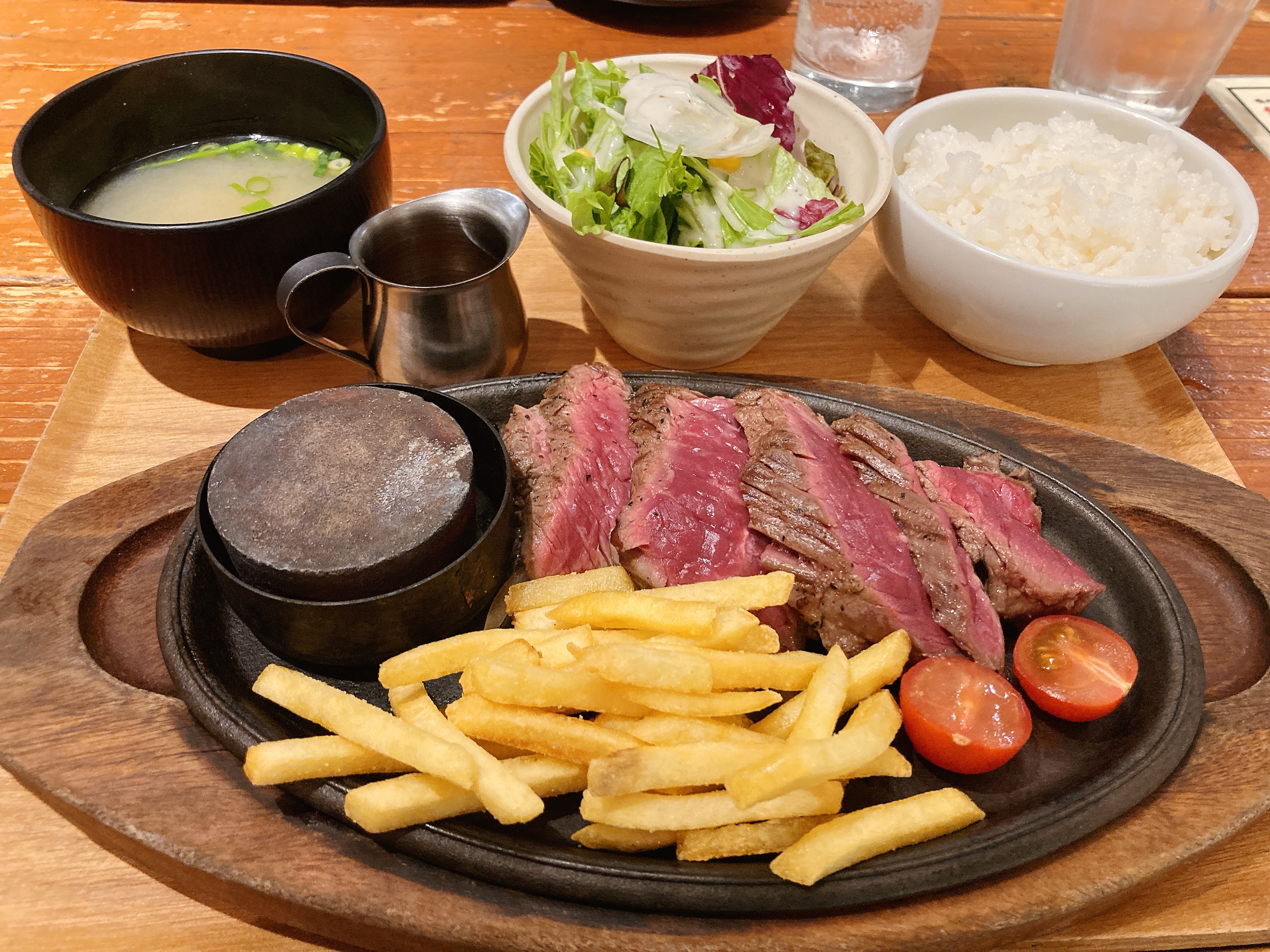 塊 ミートバル 銀座店（土日営業）