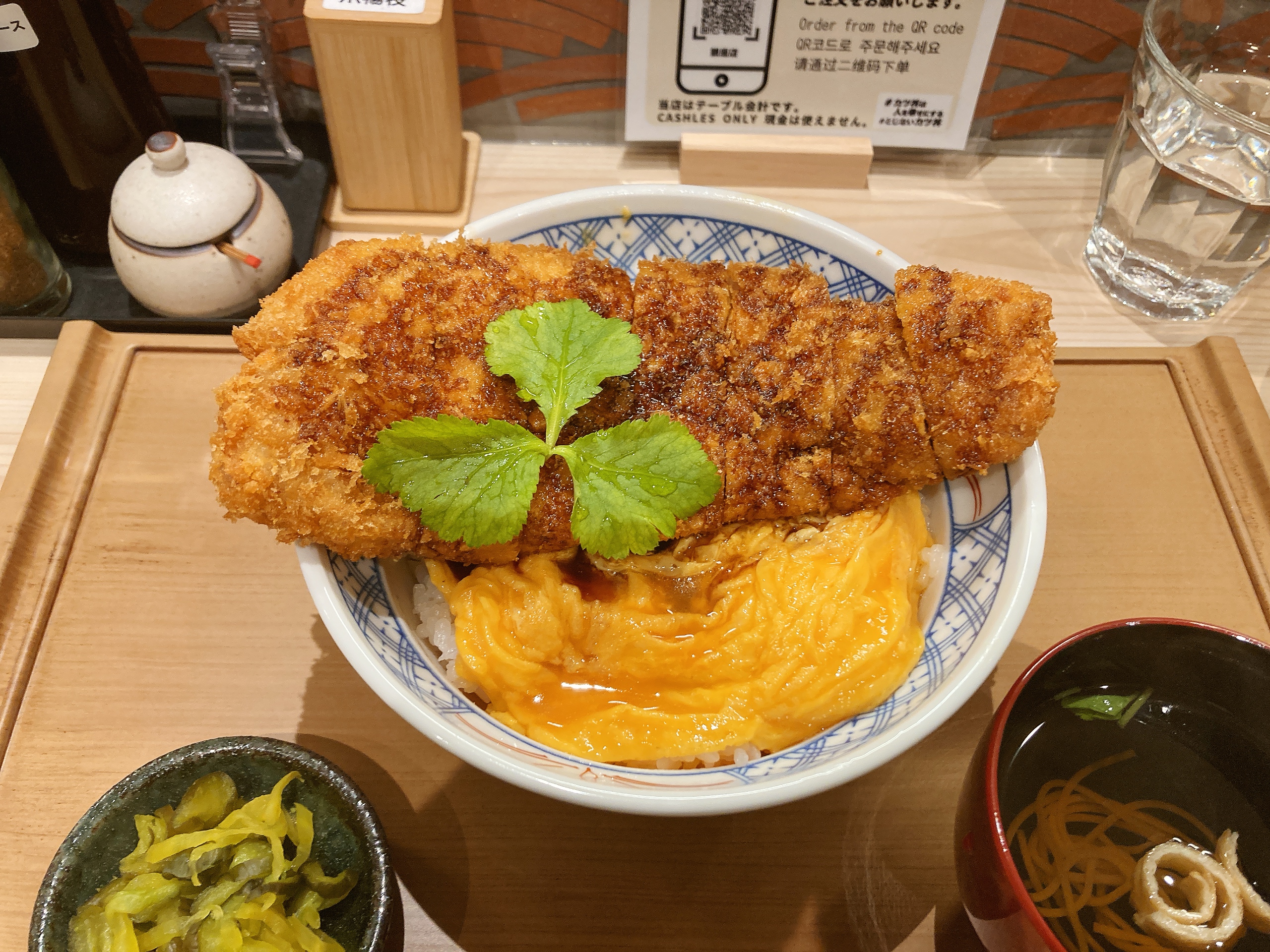 カツ丼は人を幸せにする 銀座店（土日営業）